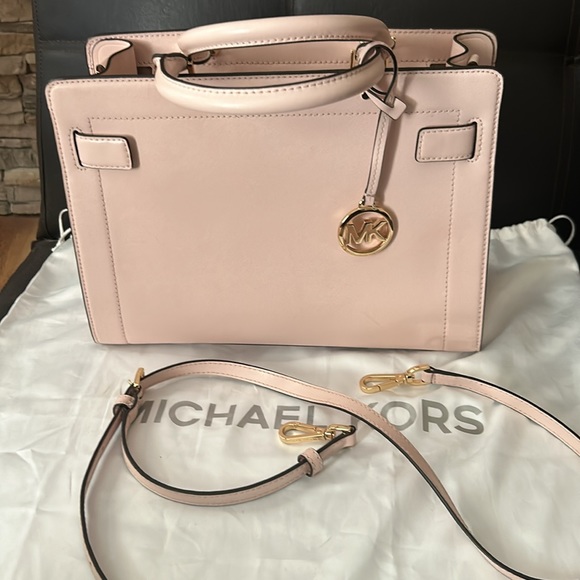Michael Kors Handbags - Michael Kors Pink Purse 12.5x9x5 w/MK Dust Bag